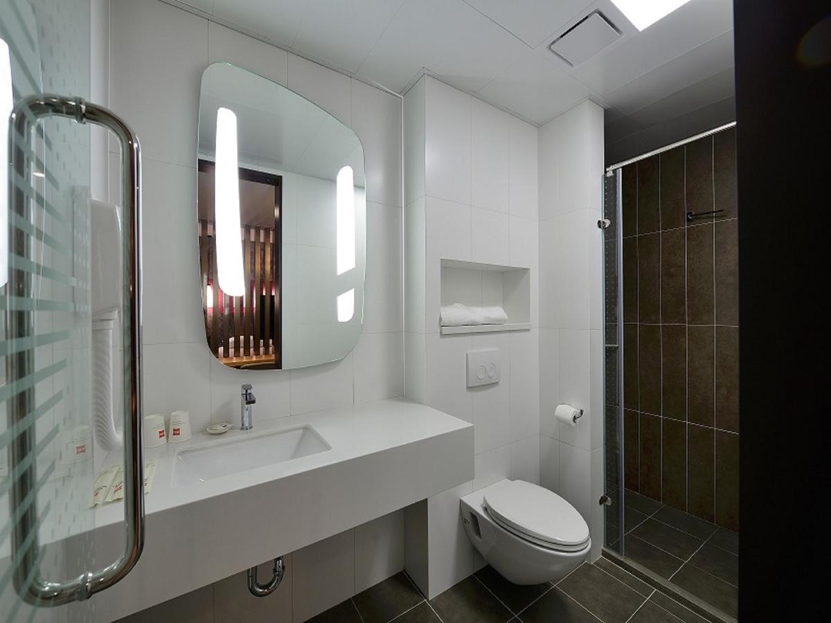 Hotel Ibis New Hongqiao 3*