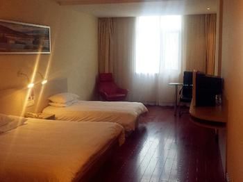 Hotel Ibis New Hongqiao 3*