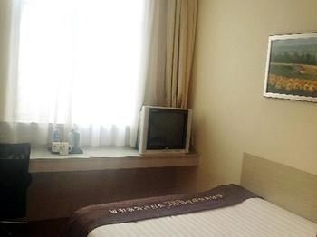 Hotel Ibis New Hongqiao 3*